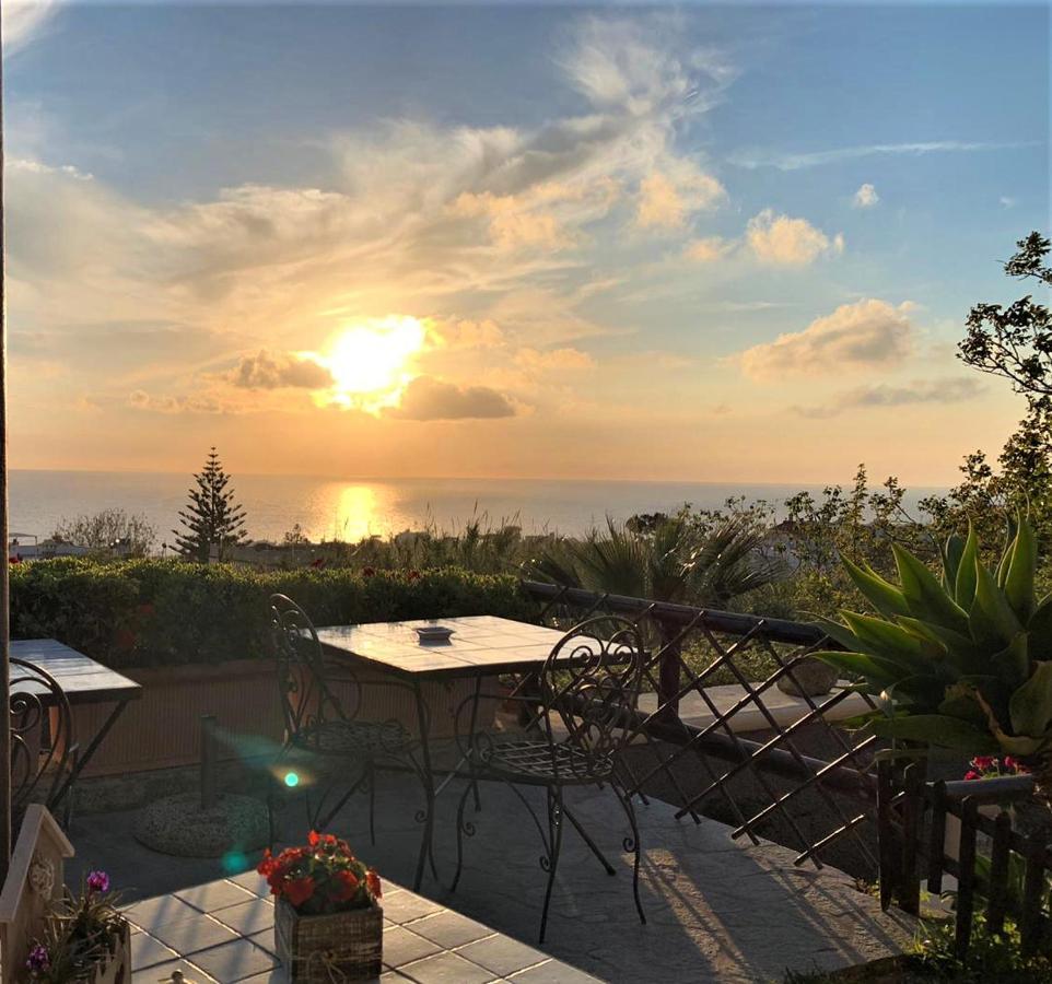 La Terrazzina Sul Tramonto Bed & Breakfast Forio di Ischia Exterior foto